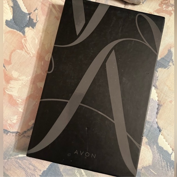 Avon Colorful Eyeshadow and Blush Palette - Picture 4 of 4